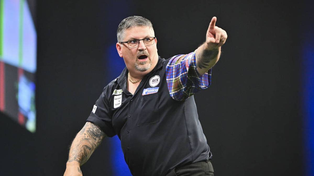 Gary Anderson achieved a 9-darter in Leicester