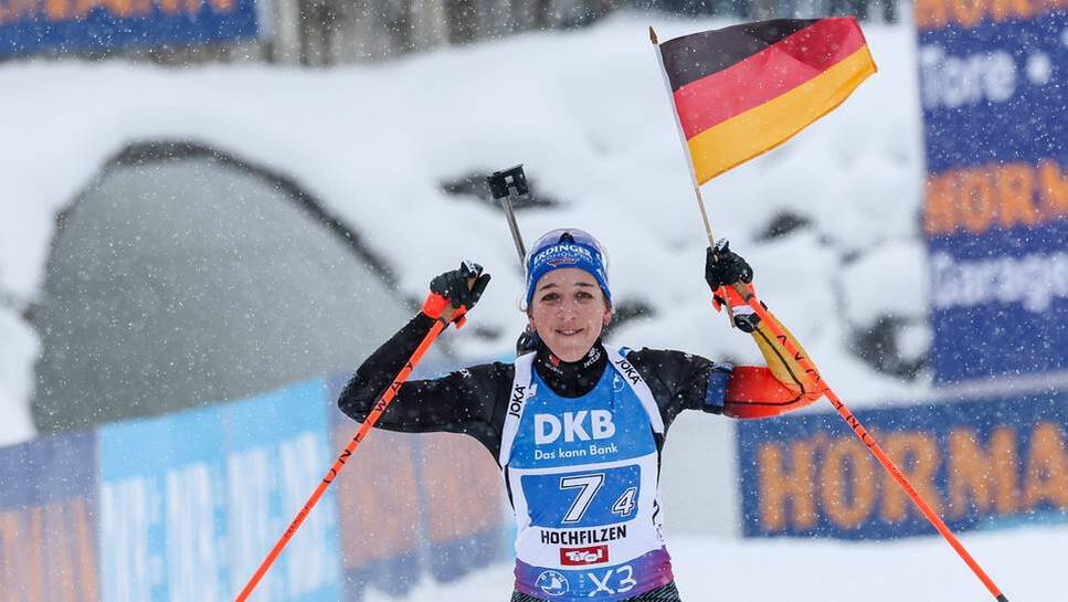 In the sprint by Annecy-Le Grand Bornand, she impressively defends the lead in the overall World Cup with the fourth podium in a row.
