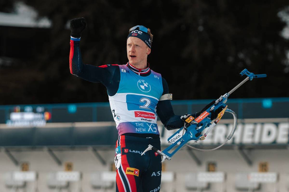 Johannes Thingnes Bö is celebrating the next victory in the sprint in Oslo. At the end of his successful career, the Norwegian dominator is again in an absolute top form.