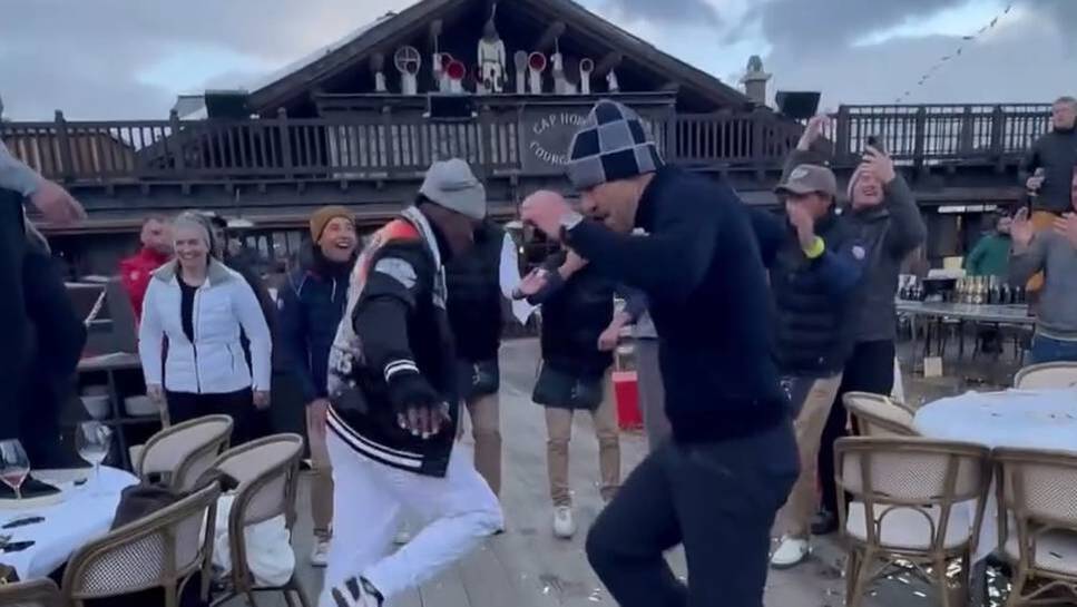 Chelsea legend John Terry does not do any things even with après-ski. On Instagram he posts a video from the Ski-location Courzevel and puts an impressive performance on the parquet.