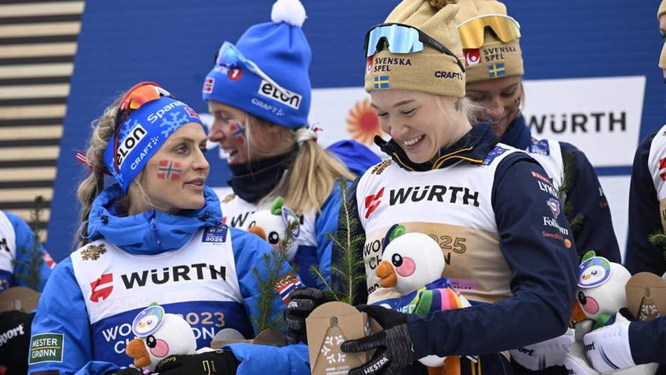 Therese Johaug (left) had to give up the Swedish season around Jonna Sundling (right)