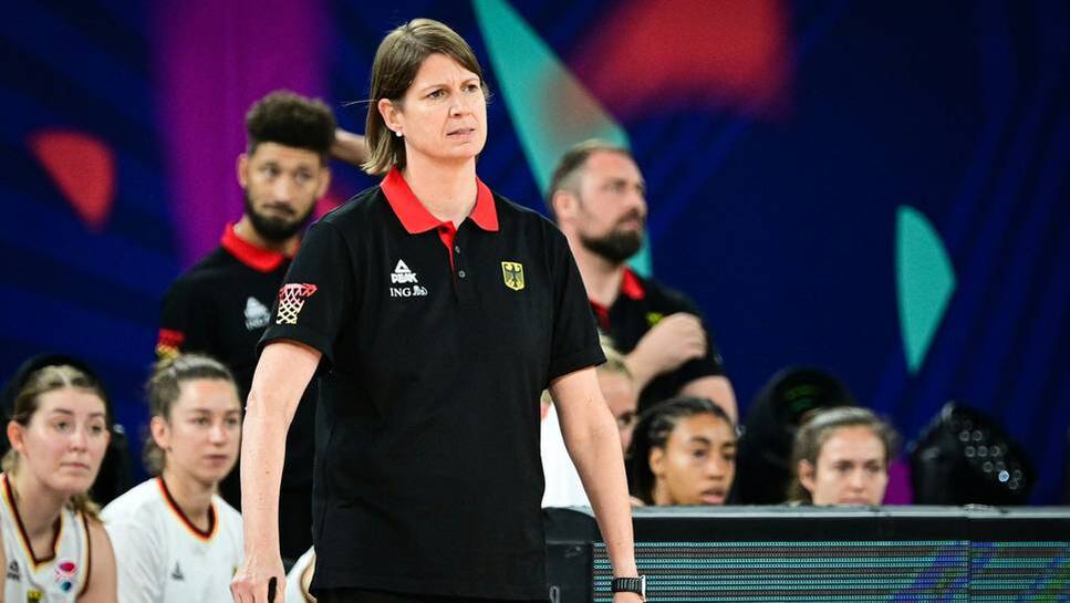 National coach Lisa Thomaidis