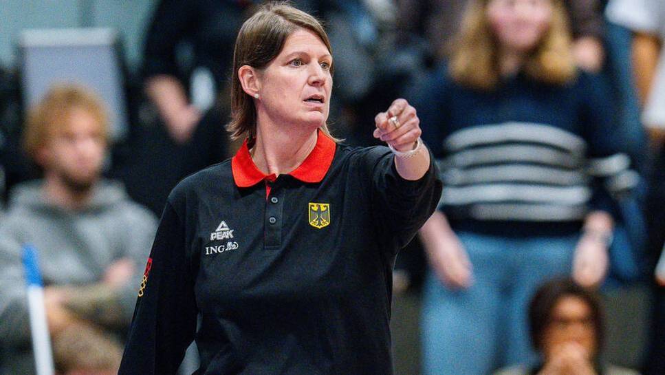 Thomaidis and the DBB women guest in Bamberg