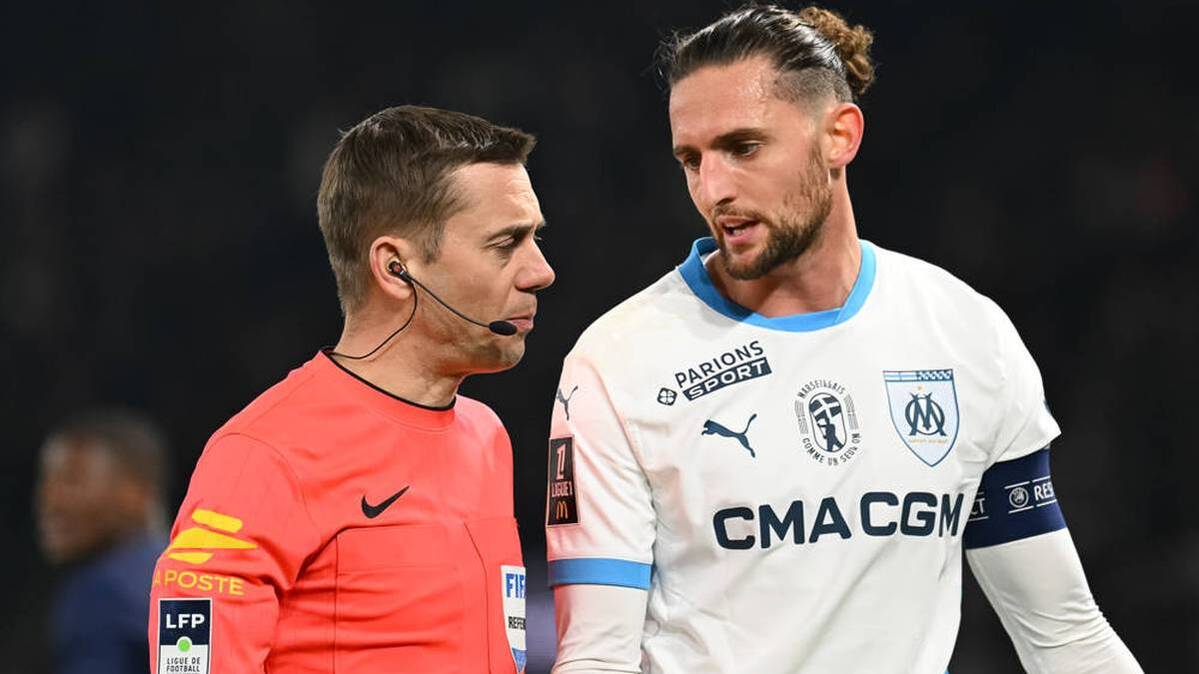 Adrien Rabiot defends itself after the Banner Klat near Marseille vs. PSG
