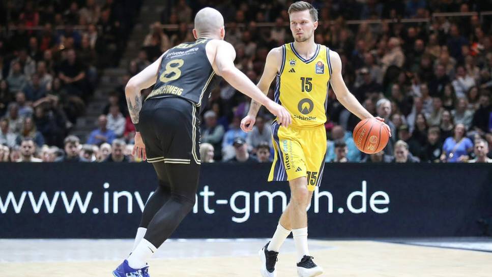 Clear victory for Hermannsson (right) and Alba