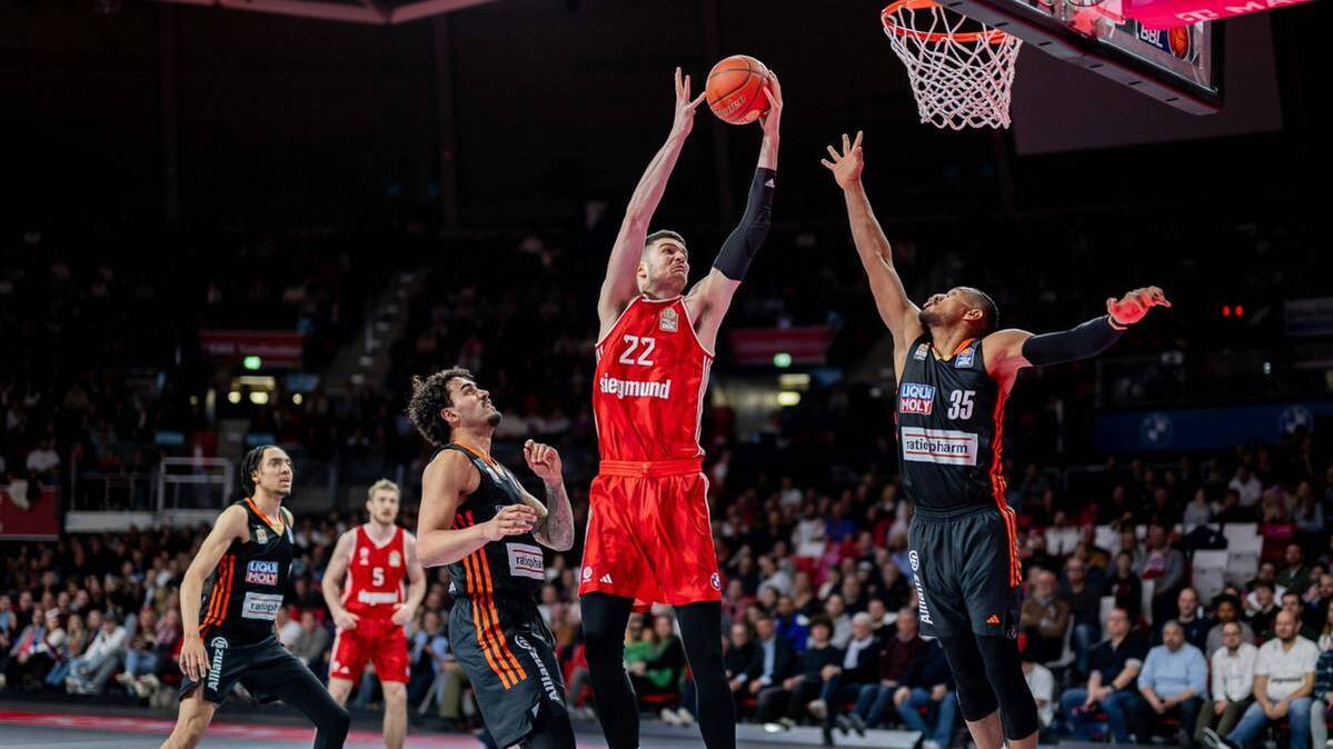 Danko Brankovic (22) rises up