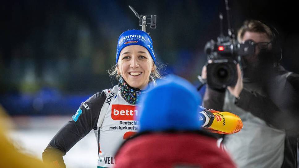 When biathlon on Schalke, Franziska Preuss move in a world that is unusual for her. With a view to the upcoming home world cups, the World Cup is full of anticipation.