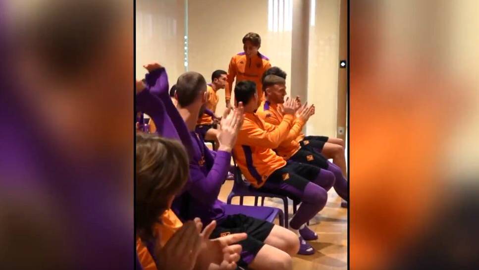 Two weeks after his collapse, Edoardo Bove returns to his team. His teammates warmly received him.