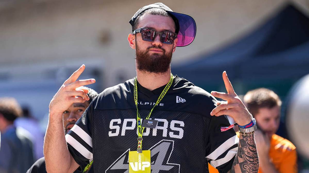Sandro Mamukelashvili wrote history for the Spurs history