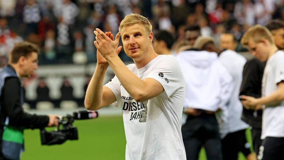Martin Hinteregger ends his professional career with immediate effect. The contract with the Hesse was suspended.