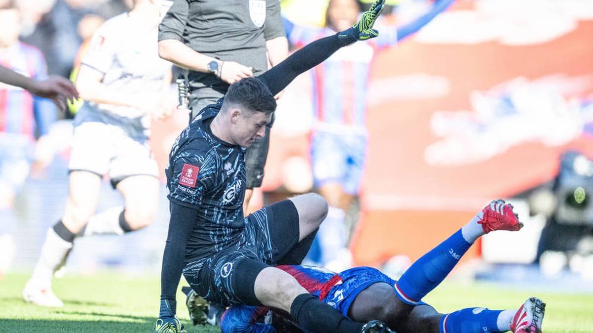 Liam Roberts hit Jean-Philippe Mateta with his foot on the head