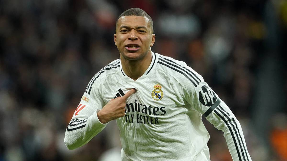 Kylian Mbappé with an outbreak of an outbreak of his goal