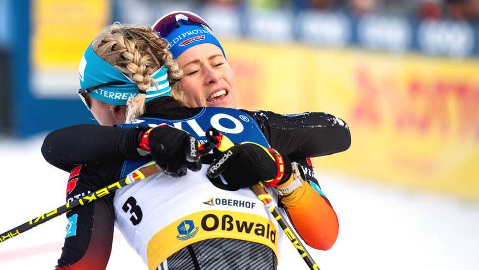 Katharina Hennig cheers with Victoria Carl