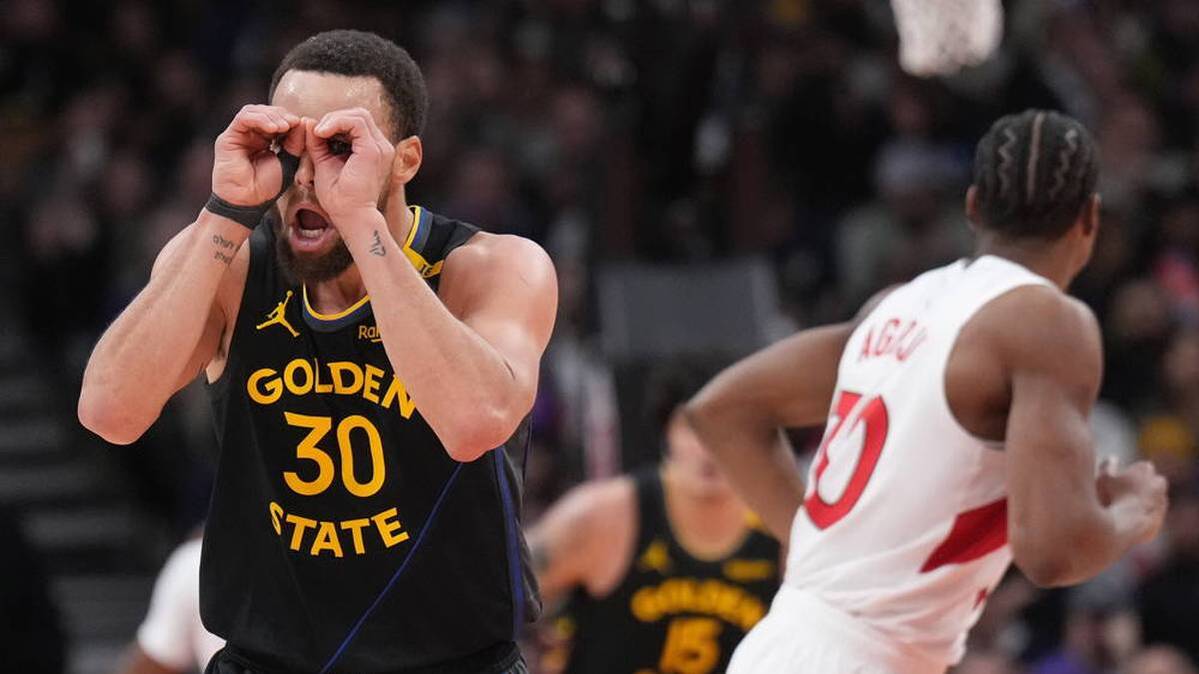 Stephen Curry met the 4000th three of his career