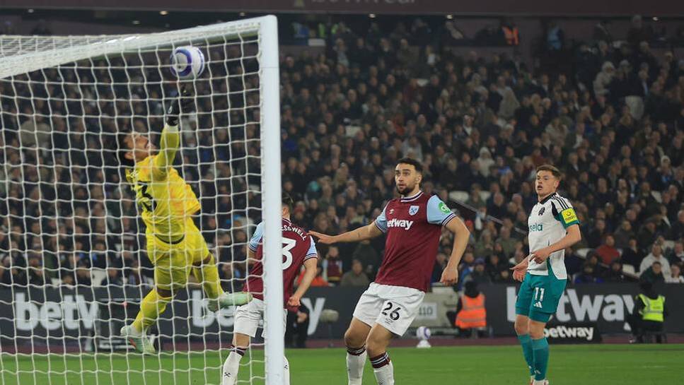 Alphonse Aréola showed a world-class parade against Newcastle