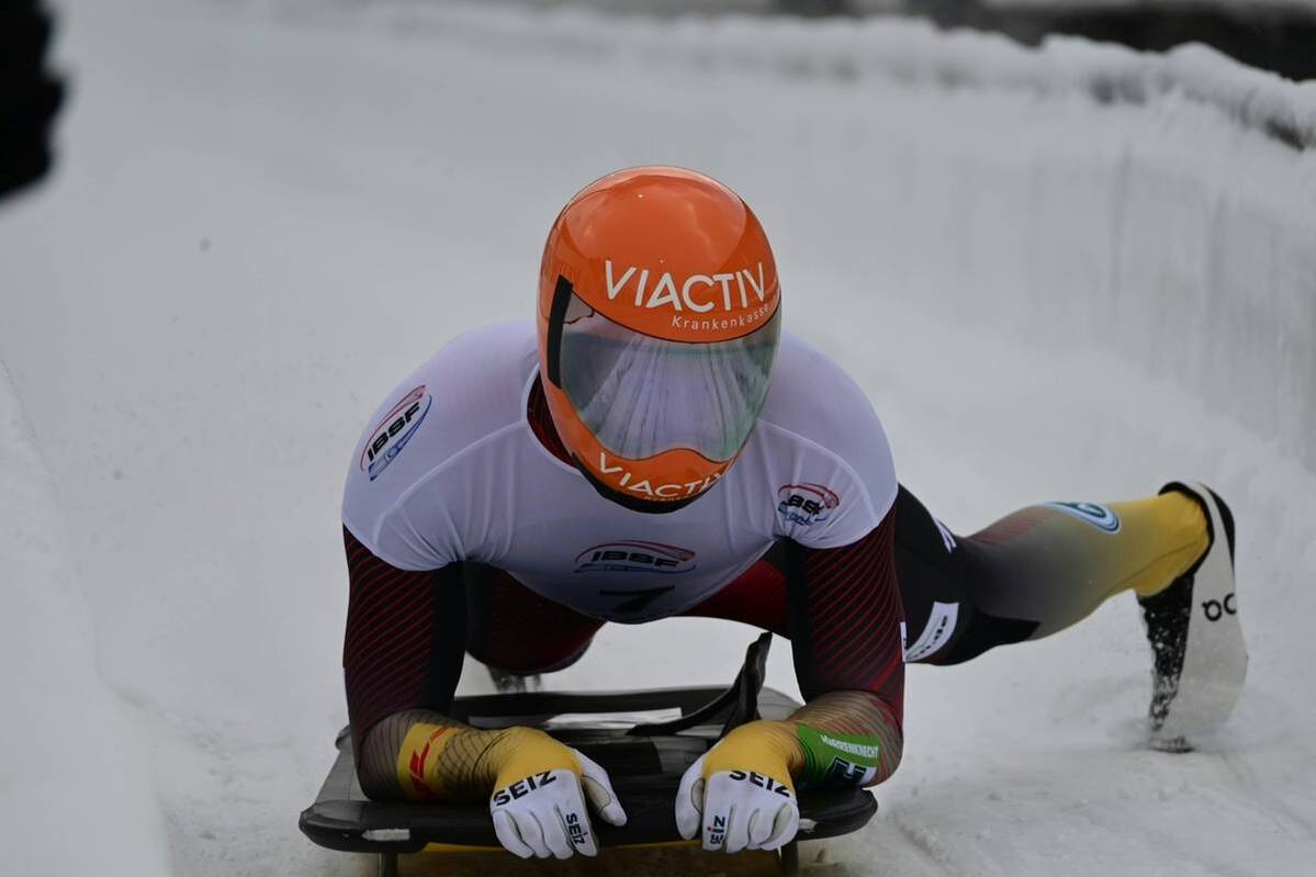 Christopher Grotheer and Axel Jungk fight for a medal at the Skeleton World Cup. Gold has moved far away at halftime.