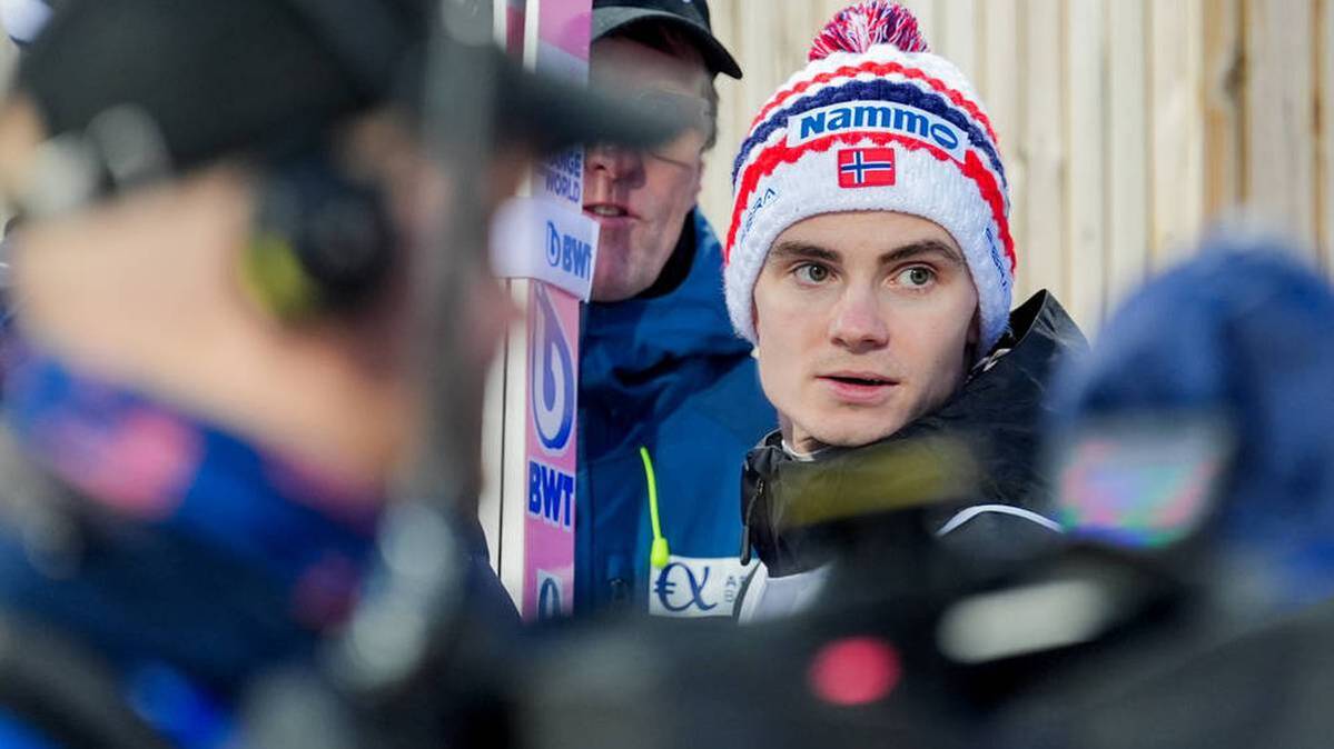 Marius Lindvik is temporarily suspended