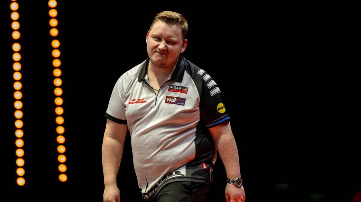 Martin Schindler flies out in the semifinals