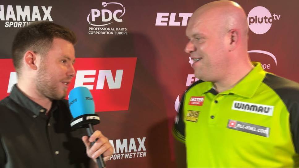 Michael van Gerwen wins the German Darts Grand Prix and then shows himself emotionally.