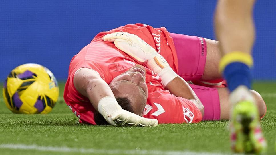 Jasper Cillessen apparently needs to be operated on