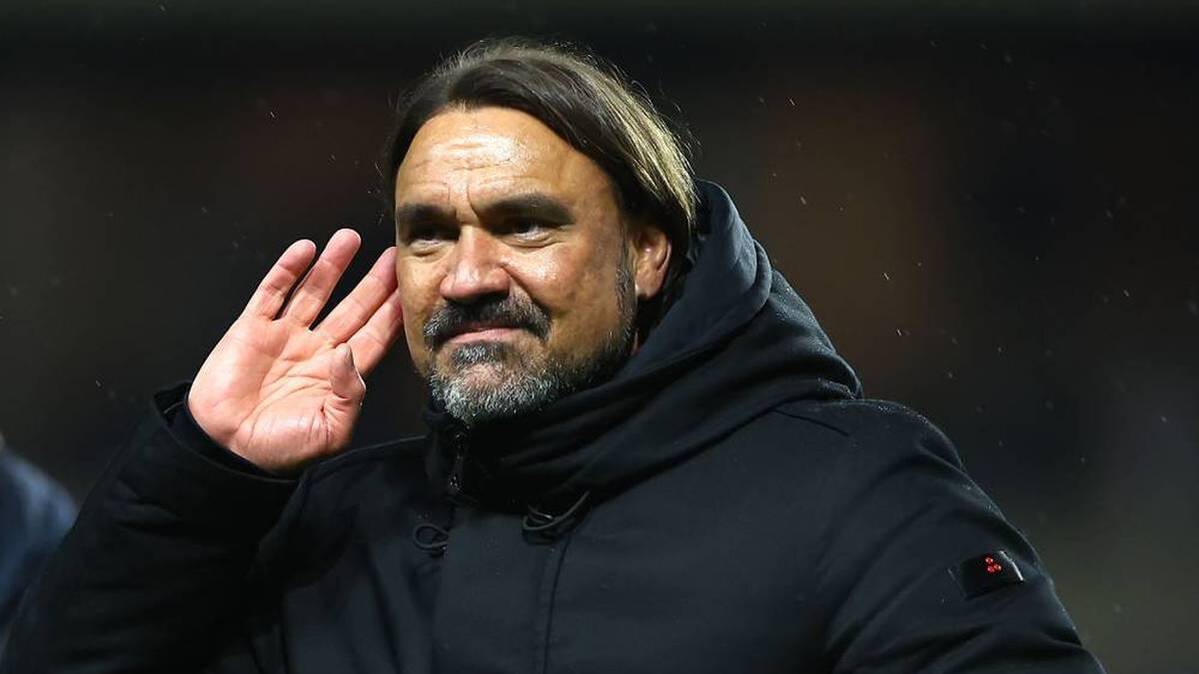 Daniel Farke celebrates the promotion to the Premier League with Leeds United