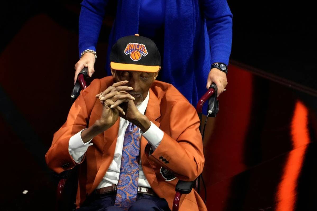 He led the New York Knicks to her two titles.