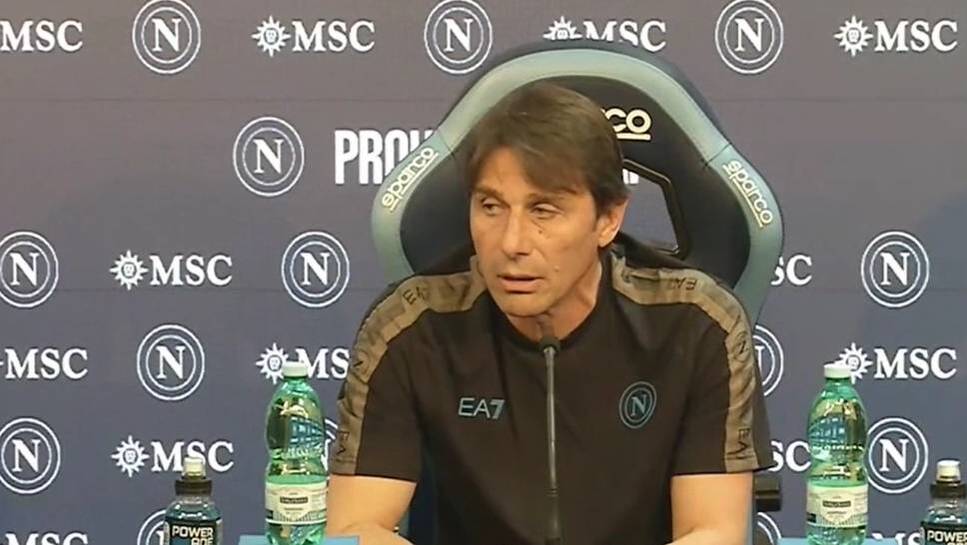Antonio Conte led the SSC Naples back towards the top of the table A. Nine games before the end, the Azzurri are only three points behind leaders.