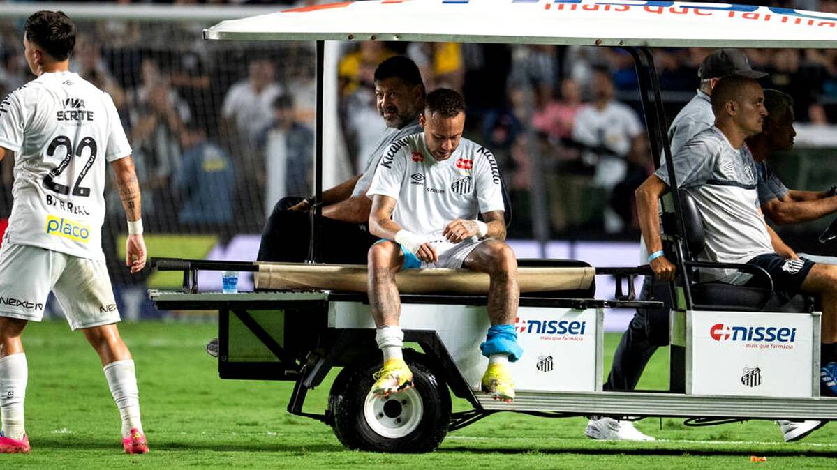 Neymar leaves the place injured