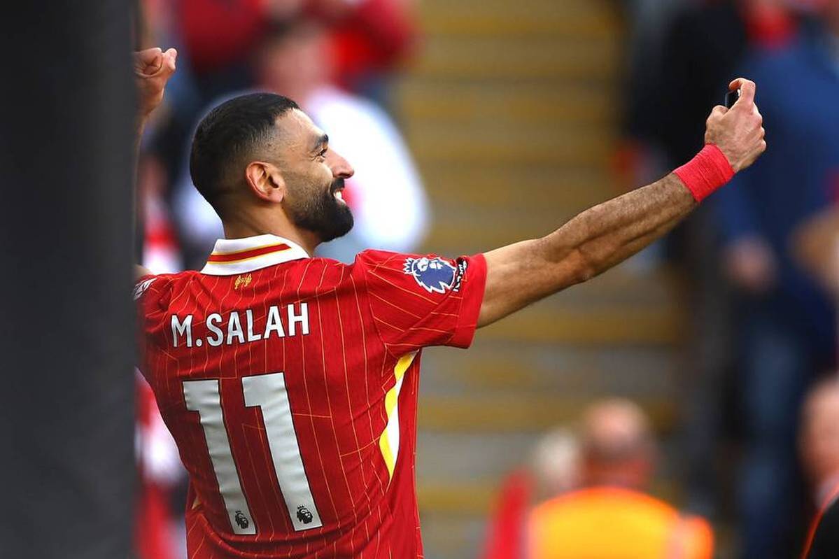 Superstar Mohamed Salah makes an iconic selfie at Liverpool's 20th championship. The picture has the potential to go into history.