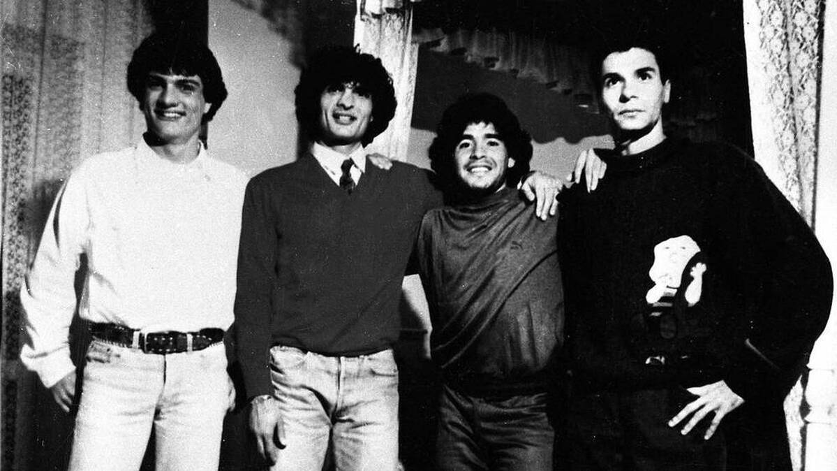Diego Maradona ran in Naples with Mafiaboss Carmine Giuliano from Camorra (2nd VL)
