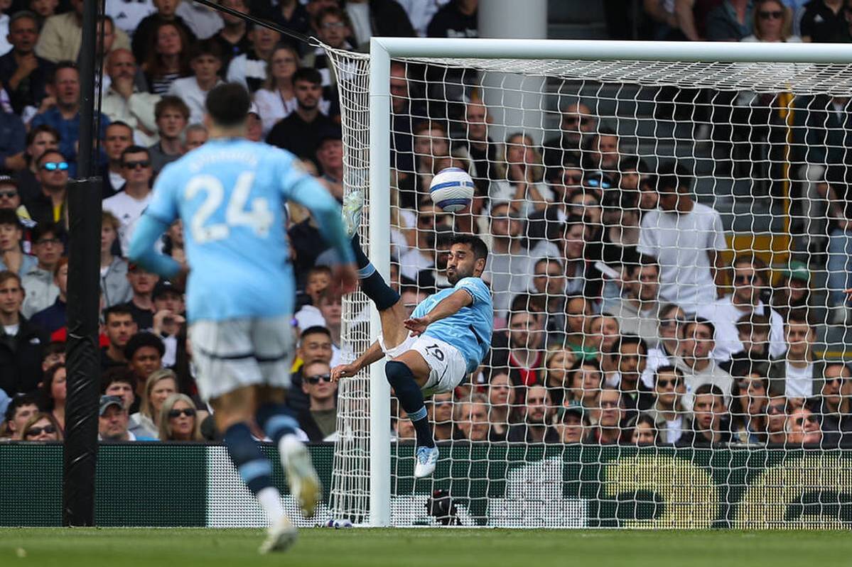 Manchester City solves the ticket for the Champions League on the last match day. Ilkay Gündogan paves the way with a dream goal.