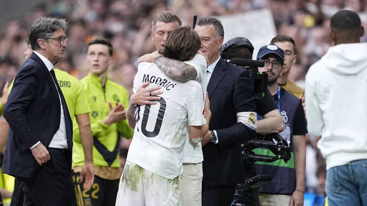 Toni Kroos So Showed Up and Said Goodbye to Luka Modric With A Heartfelt Hug