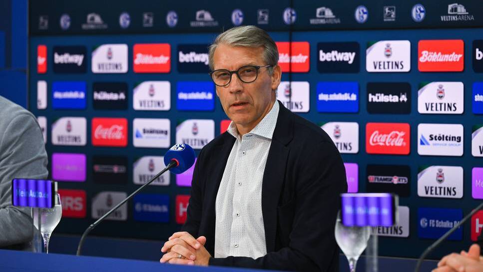 Peter Knäbel has been running the fortunes at FC Schalke since 2018. It is a turbulent time with an ascent and two descents as well as a number of personnel changes. Now the sports director has announced its farewell.