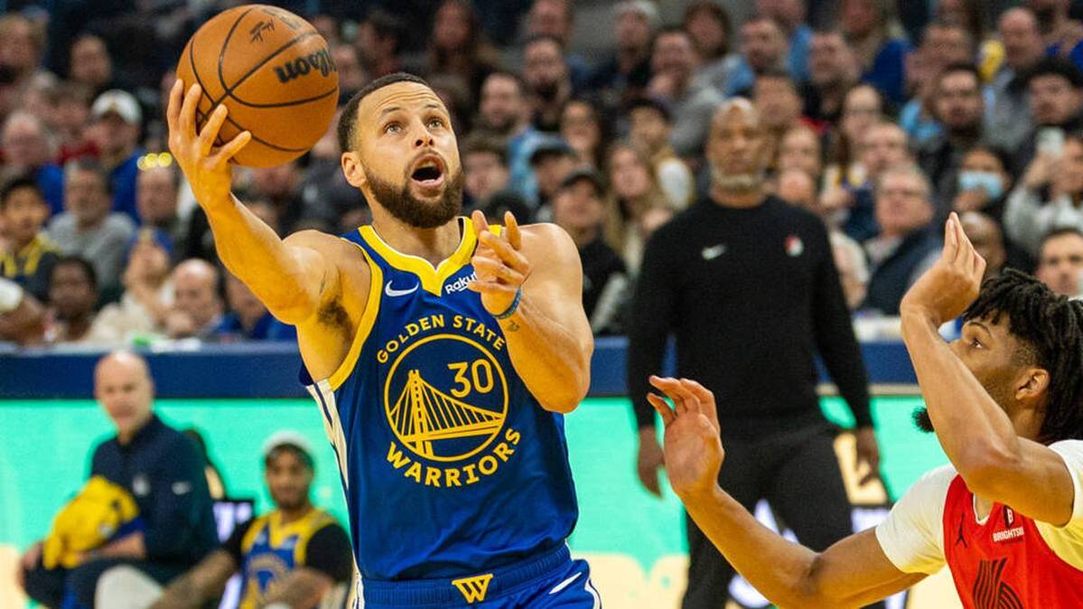 Stephen Curry injured himself in the game against the Minnesota Timberwolves