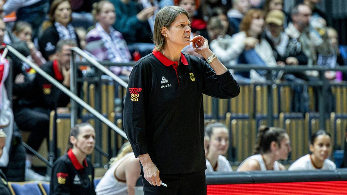 National coach Lisa Thomaidis