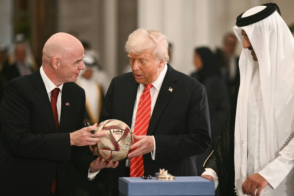 There is initially no official information about the background. FIFA boss Infantino was still in Qatar the day before.