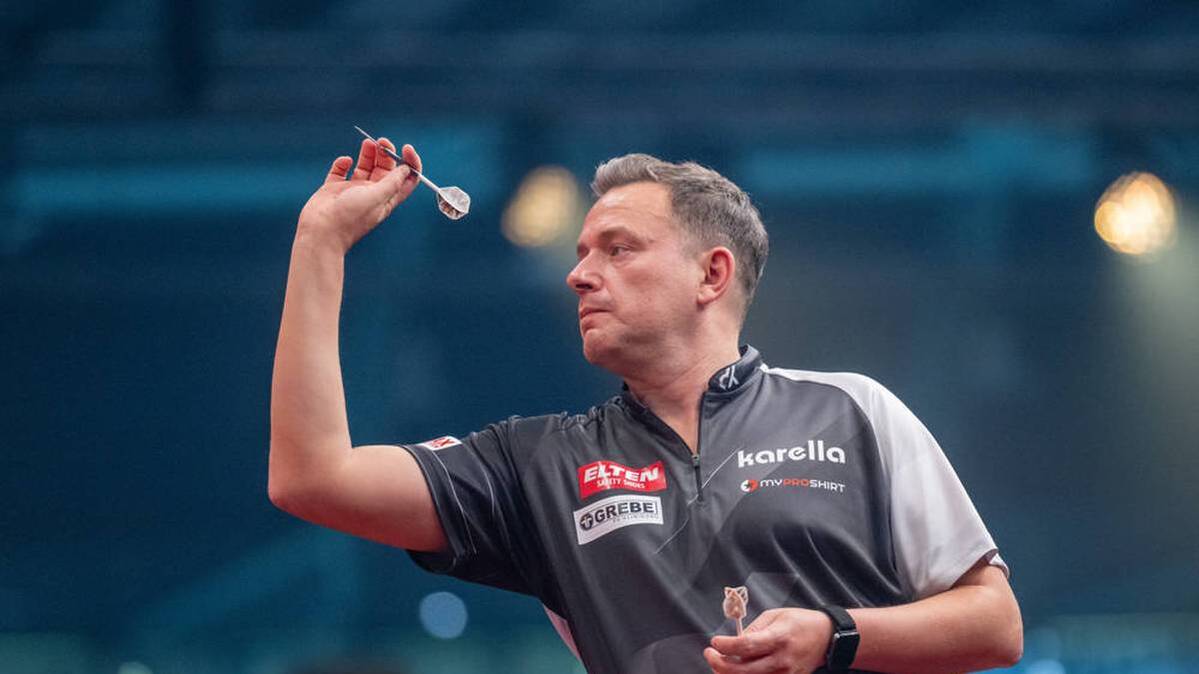 Daniel Klose delivered Michael Smith a tough fight