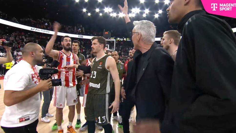 Already during the game, Gordon Herbert was visibly invited, discussed violently several times with the referees and was emotionally fully charged. But even after the final whistle it remained heated.