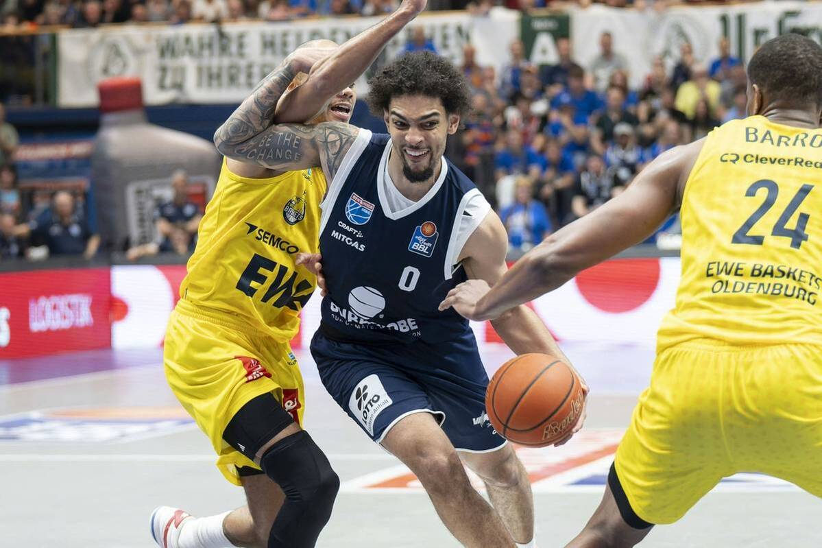 Cup winner Syntainics MBC secures the series against Meister Bayern Munich by a clear victory in play-in against Oldenburg.