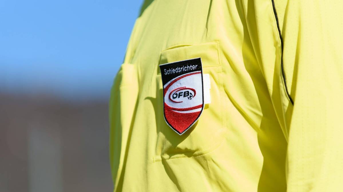 The ÖFB stands to the side of its referees