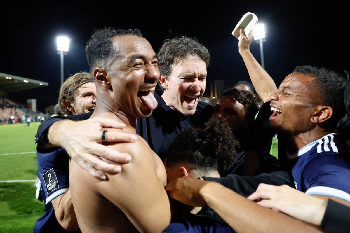 FC Paris celebrates the promotion to Ligue 1. A special club that ensures a special derby.