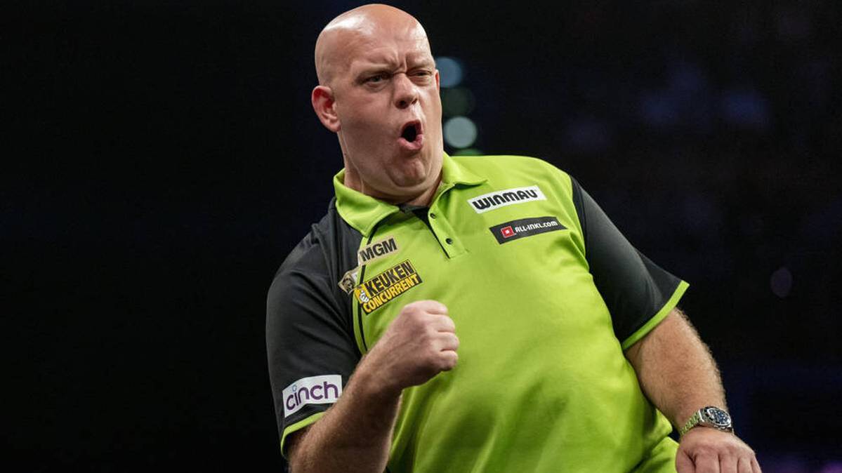 Michael van Gerwen won his opening match against Rob Cross
