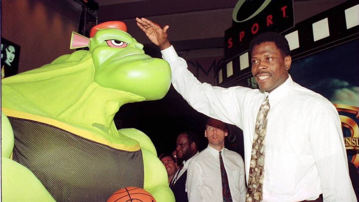 Patrick Ewing pats his alien alter ego from "Space Jam"