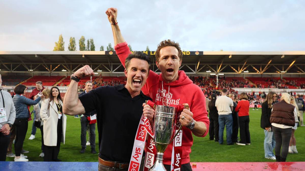 Rob Mcelhenney (left) and Ryan Reynolds (right) took over the AFC Wrexham 2020