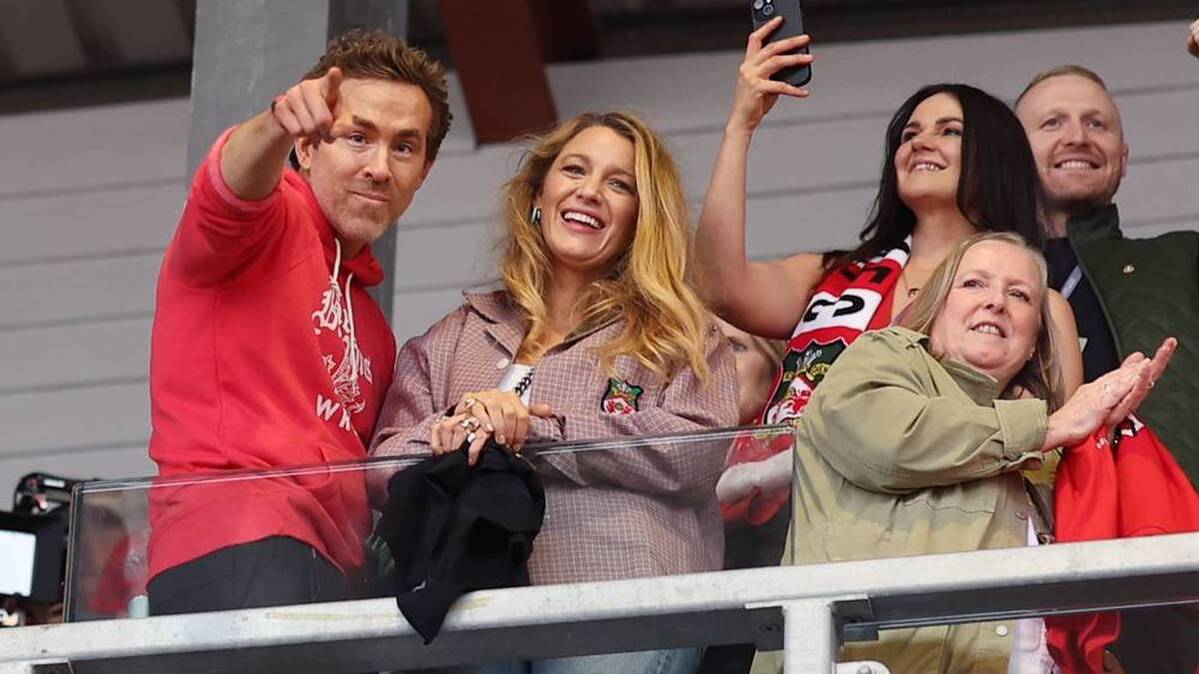 Right in the middle of the Wrexham Wunder: The Hollywood stars Ryan Reynolds and Blake Lively