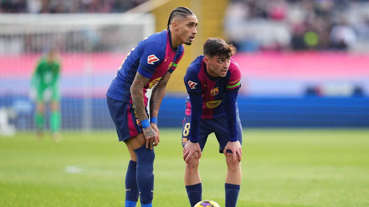 Pedri (r.) What on FC Bayern's Radar Early on