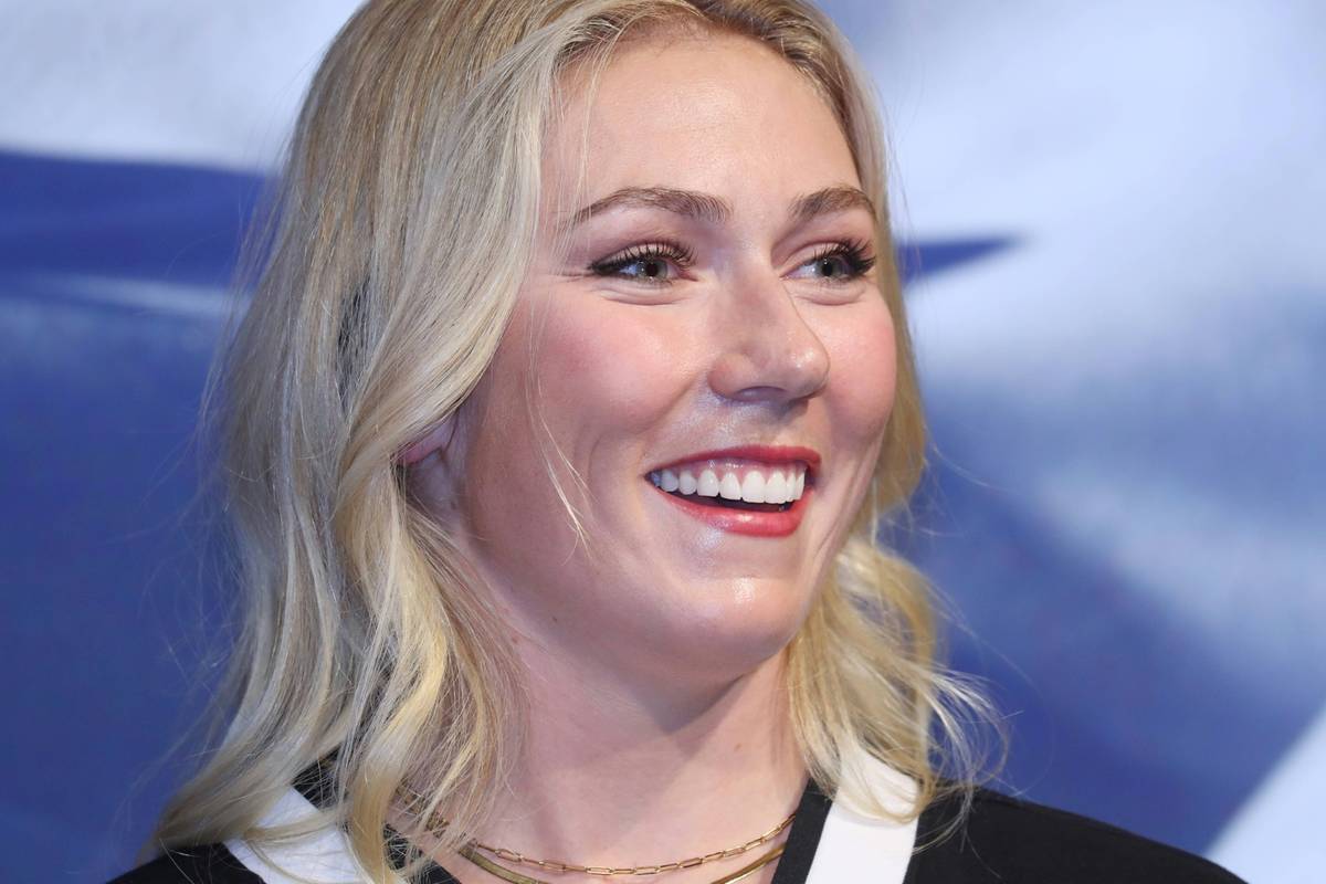 The world's best ski racer receives an honorary doctorate for her humanitarian commitment from a renowned university.