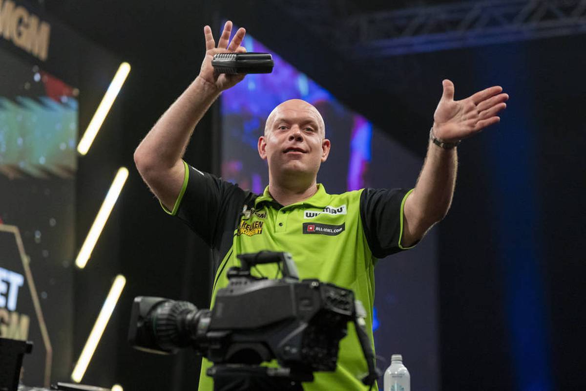 He's back! Michael van Gerwen returns to the Darts stage after his love-off and is full of anticipation.