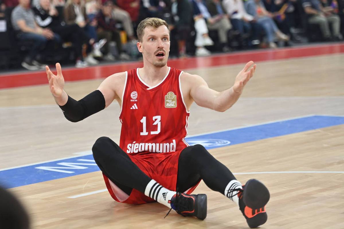 FC Bayern's basketball players want to get the championship in the final against Ratiopharm Ulm. After 78 competitive games, Bayern fight with the burden, Andi Obst is particularly affected.