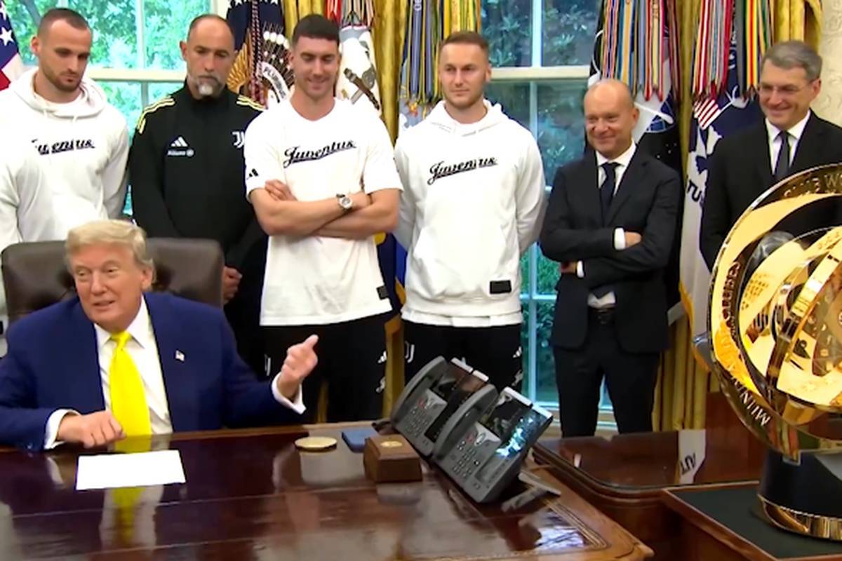 Bizarre scene between Trump and Juve players